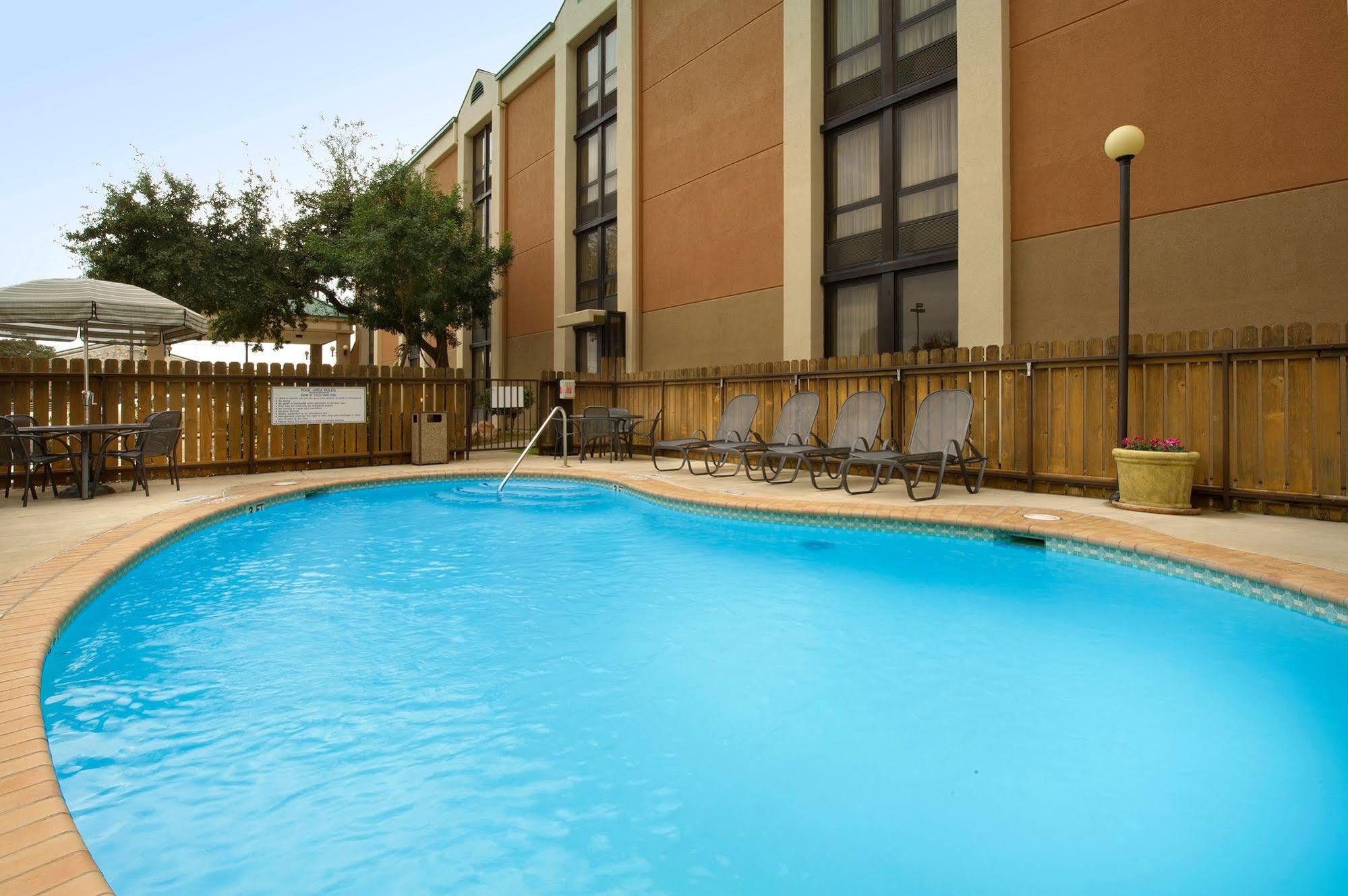 Pear Tree Inn San Antonio Northwest Medical Center Екстер'єр фото